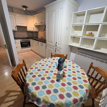 Alloggio in famiglia Ha Penny Bridge , Elegant Flat With Private Balcony, Liffey View And Kitchen, Shared Bathroom *