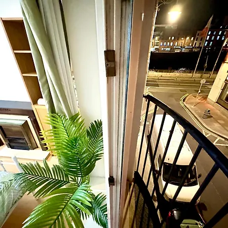 Ha Penny Bridge , Elegant Flat With Private Balcony, Liffey View And Kitchen, Shared Bathroom Alloggio in famiglia